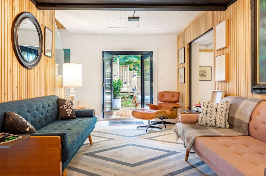 Airbnb Cleaned location. A completed job, bright space, immaculate cleam.